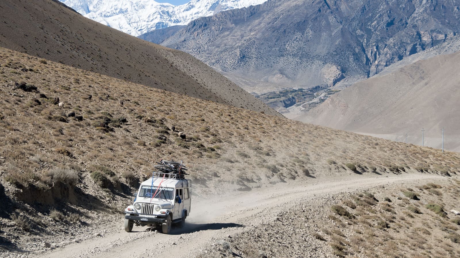 A vehicle on the mountain road to Muktinath in the Nepalese Himalayas