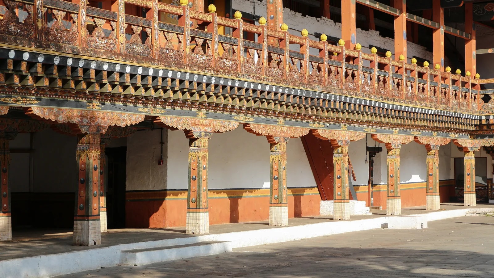 Punakha Dzong at the meeting of the Pho Chhu and Mo Chhu rivers in Bhutan