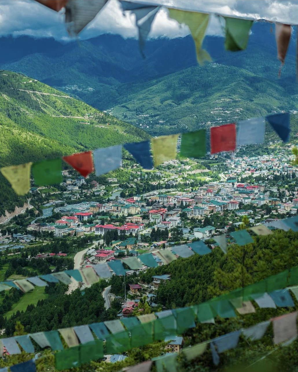 Bandiere di preghiera al Chele La, a circa 3.988 metri il punto più alto del viaggio in moto in Bhutan.